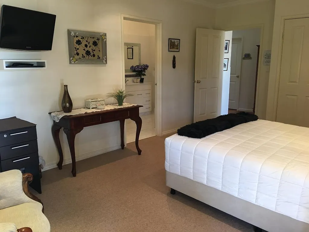 *****  Armadale Cottage Bed & Breakfast Redcliffe Australia